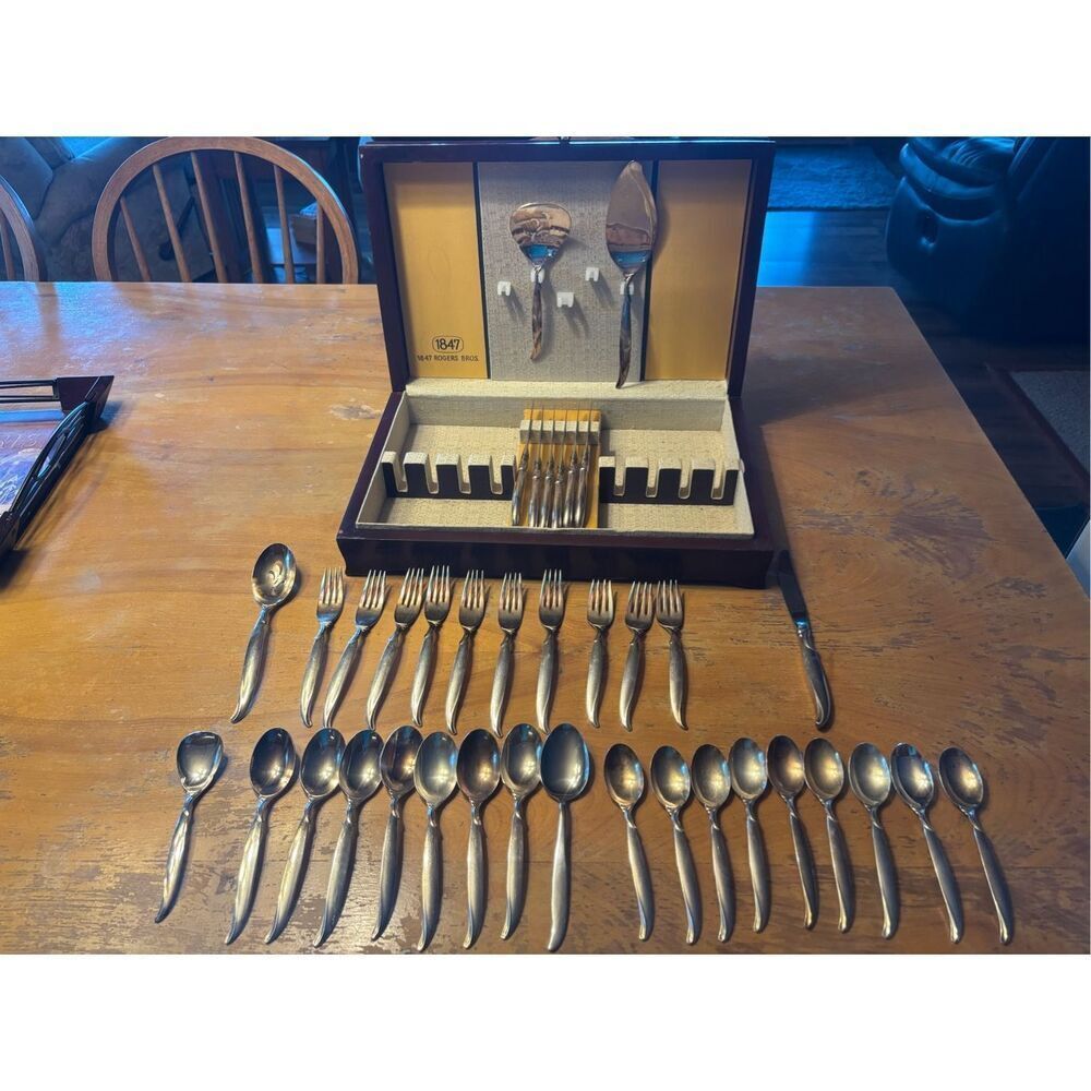 Vintage 38 piece silver plated silverware set with box by 1847 Roger’s Bros.